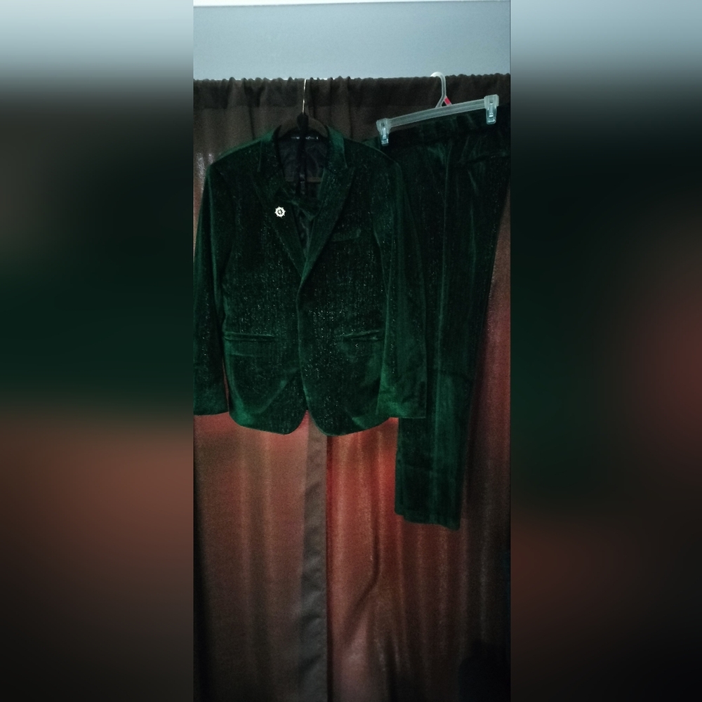 2 piece Mage Male suit with Bowtie